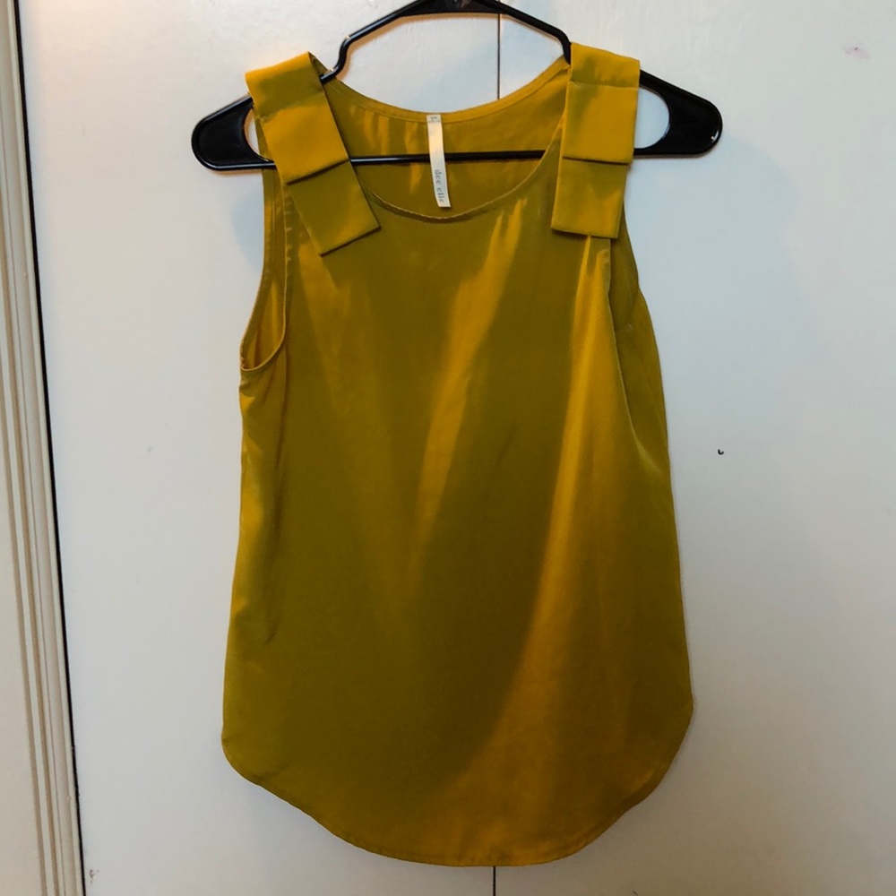 Mustard yellow top